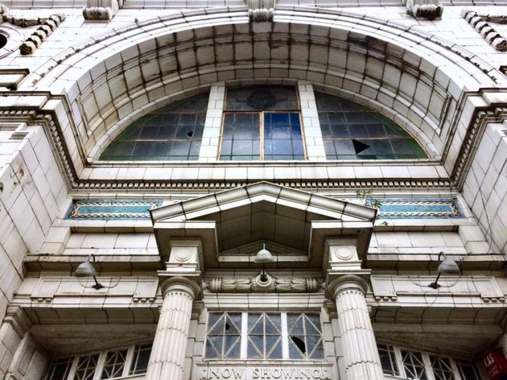 The magnificent arch at the centre of the Sandonia faienced frontage (Jack Pearce)