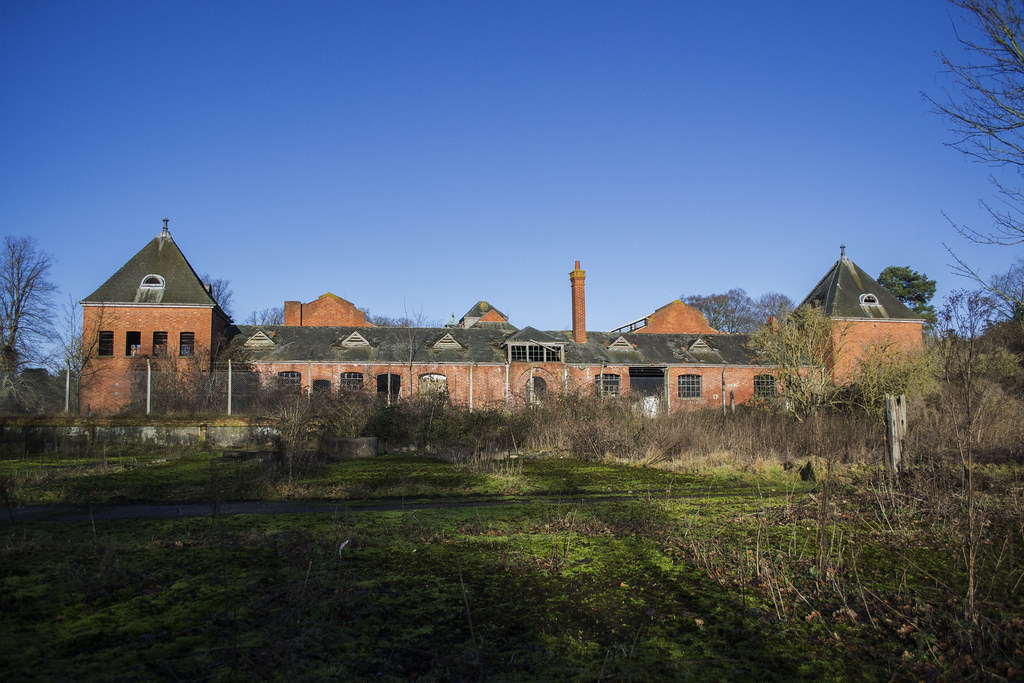 The impressive range to the rear of Minley Home Farm (derelictplaces)